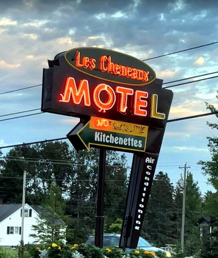 Les Cheneaux Motel (Richcreek Motel) - Web Listing - Nice Sign